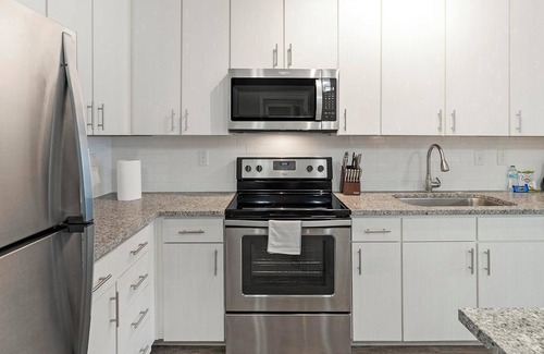 Land O' Lakes Apartment | Landing | Chic 2BD, Pool, Gym