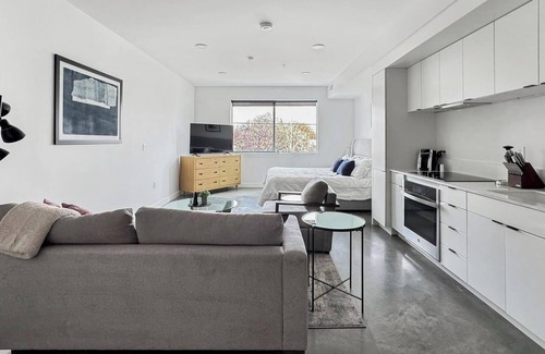 Liberty Wells Apartment | Landing | Chic Studio, Rooftop Lounge, Game Room