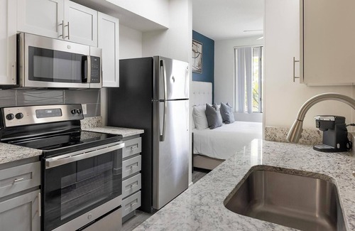 Tempe Apartment | Landing | Chic Studio, Game Room, Gym