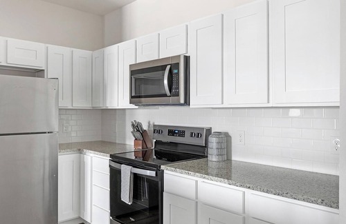 Venus Apartment | Landing | Incredible 1BD, Pool, Gym