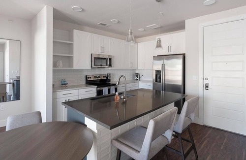 Wetmore Apartment | Landing | Incredible 2BD, Gym, Yoga Studio