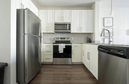 Charlotte Apartment | Landing | Modern 1BD, Pool, Gym