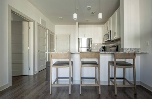 Charlotte Apartment | Landing | Modern 1BD, Pool, Gym