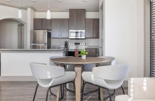 Manor Apartment | Landing | Modern 2BD, Courtyard, Clubhouse