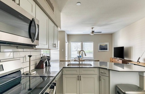 Fort Worth Apartment | Landing | Modern Studio, Pool, Gym
