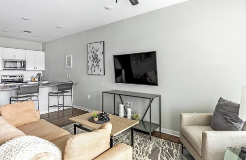 Madison Apartment | Landing | Spectacular 1BD, Gym, Pool