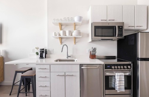 River North Art District Apartment | Landing | Spectacular Studio, Clubhouse, Gym