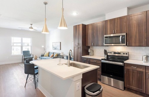 Seguin Apartment | Landing | Stunning 1BD, Gym, Pool