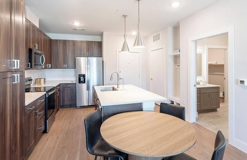 Seguin Apartment | Landing | Stunning 1BD, Gym, Pool