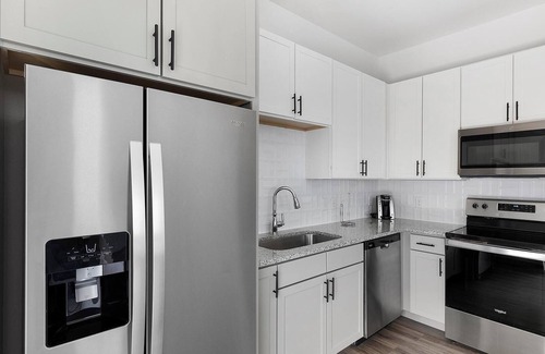 Fort Worth Apartment | Landing | Stunning 1BD, Yoga Studio, Clubhouse