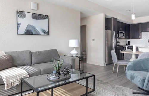 Palmetto Apartment | Landing | Stunning 2BD, Yoga Studio, Pool