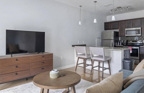 Buda Apartment | Landing | Stunning Studio, Pool, Gym