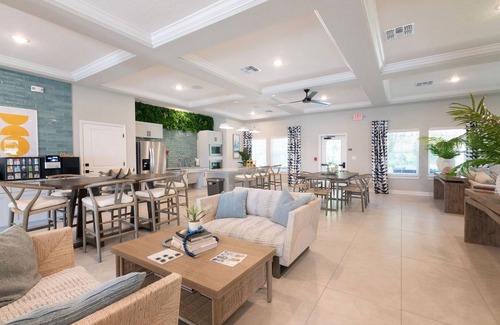 Newberry Apartment | Landing | Stylish 1BD, Pool, Gym