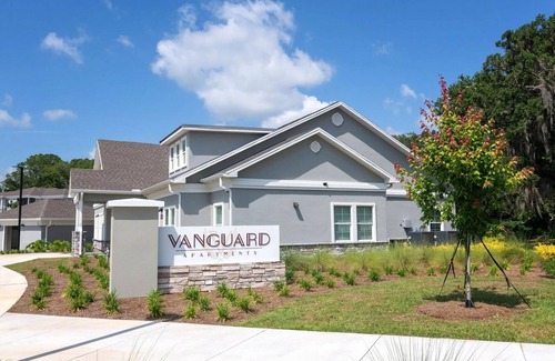 Newberry Apartment | Landing | Stylish 1BD, Pool, Gym