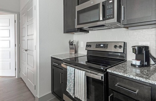 Austin Apartment | Landing | Stylish 1BD, Pool, Gym