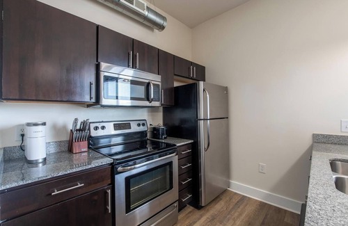 Church Hill Apartment | Landing | Stylish 1BD, Rooftop Lounge, Pool