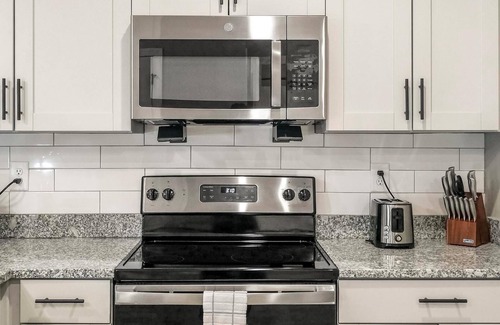 Fort Myers Apartment | Landing | Stylish 1BD, Yoga Studio, Pool