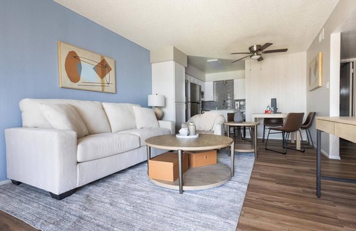 Maryvale Apartment | Landing | Stylish 2BD in Maryvale Village