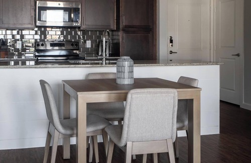 Buda Apartment | Landing | Stylish 2BD, Pool, Clubhouse