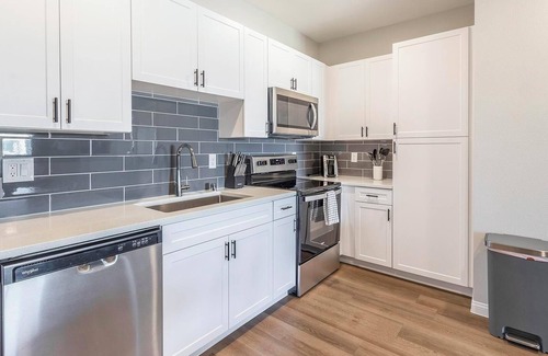 Townsite Apartment | Landing | Stylish 2BD, Rooftop Lounge, Pool