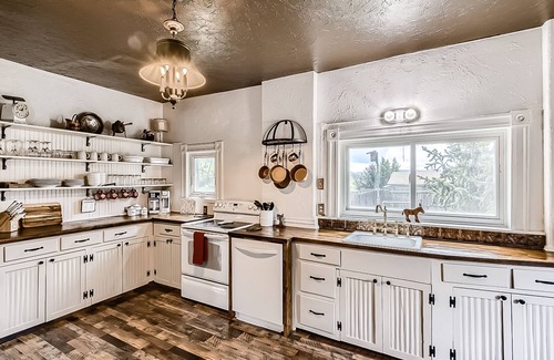 Cripple Creek House | Landmark home built in 1895 with porches, office & western-themed decor