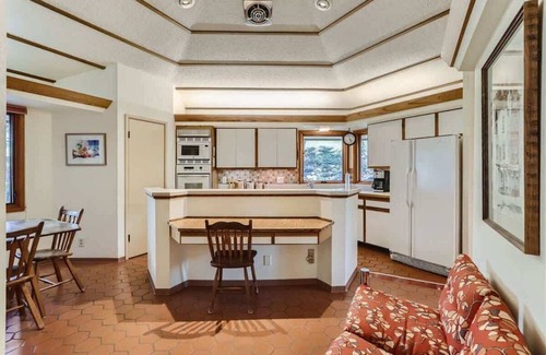 Devil's Thumb - Rolling Hill House | Landmark Mid Century Executive Rental