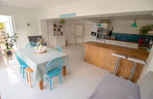 Bembridge House | Lane End Cottage Bembridge, Four Bedrooms Close To Beaches And Amenities.