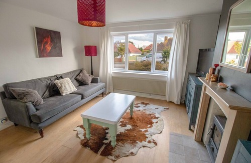 Bembridge House | Lane End Cottage Bembridge, Four Bedrooms Close To Beaches And Amenities.