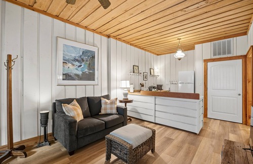 Lookout Mountain Apartment | Lane's End Cottage | Quaint Apartment | 7 Day Minimum