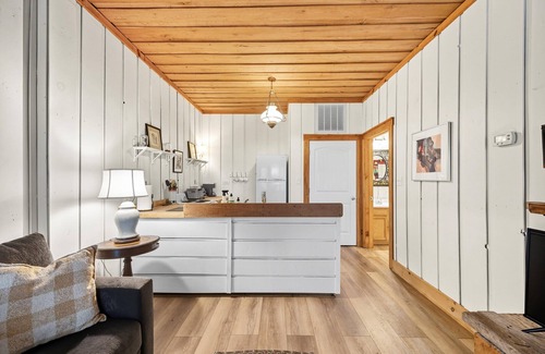 Lookout Mountain Apartment | Lane's End Cottage | Quaint Apartment | 7 Day Minimum