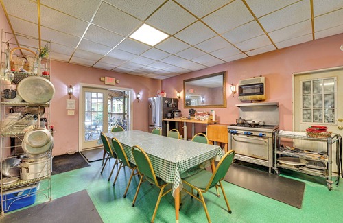 Lanesville House | Lanesville Home w/Pool Table, Bar & Deck!