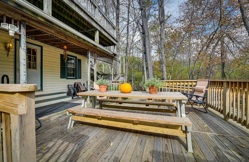 Lanesville House | Lanesville Home w/Pool Table, Bar & Deck!