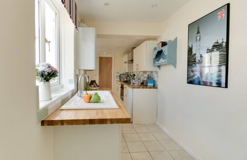 Portland Cottage | LANGHAM COTTAGE, pet friendly, with open fire in Fortuneswell