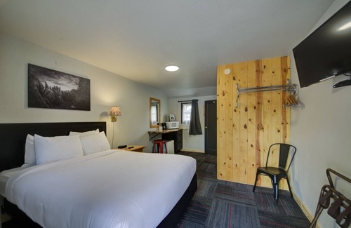 Hill City Hotel | Lantern Inn