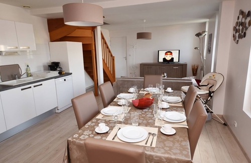 Laon Apartment | Laon - Duplex "Poppies" with Garden and Private Spa