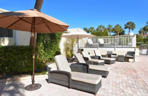 Longboat Key Apartment | LaPlaya 104A Gulf front Walk right from your lanai onto the private beach