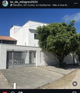 Porto da Rua House | Lar de Milagres