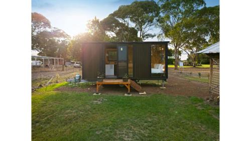 Purdeet House | Lara Grove Cottage by Tiny Away