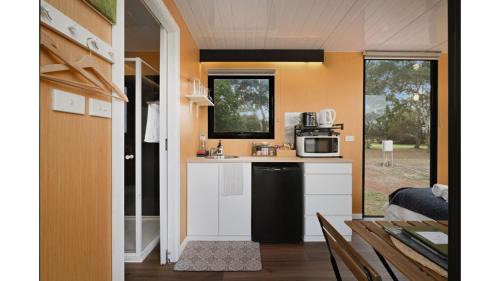 Purdeet House | Lara Grove Cottage by Tiny Away
