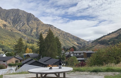 Arthur's Point Apartment | Larchmont Heights, slightly out of town, peaceful, beautiful mountain views.