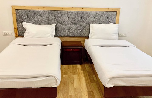 Leh House | Lardak Guest House , Close to main Bazar Leh,