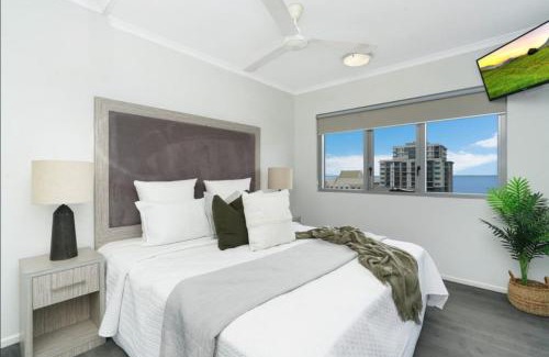 Darwin City Centre Apartment | Large 11th floor City Apartment - Sea Views