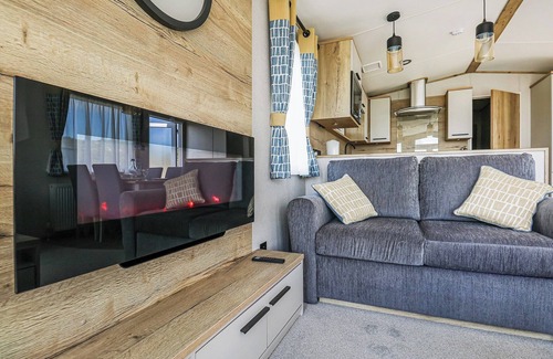 Cardigan House | Large 12ft-wide caravan with one double with en suite W.