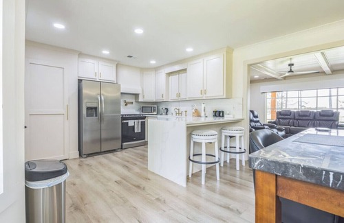 Cane Savannah House | Large 2 bedroom on 4 Acres!