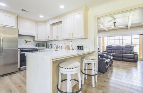 Cane Savannah House | Large 2 bedroom on 4 Acres!