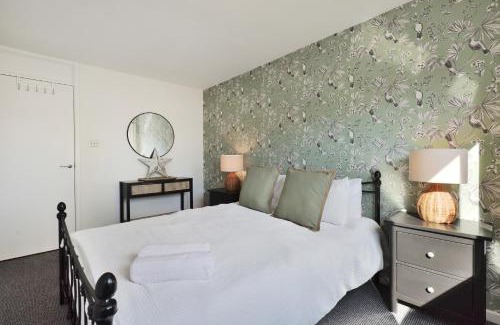 Hereford House | Large 2-br City Home Free Parking Sleeps 6