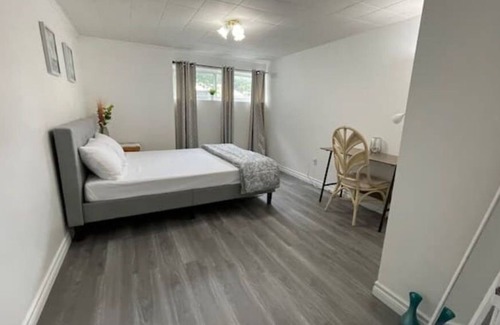 Scarborough Apartment | Large 3 BDR apt. free parking near Bluffers