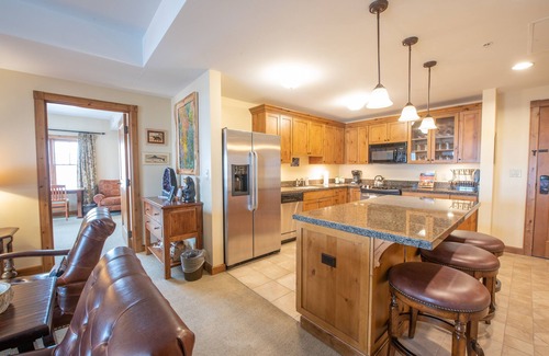 Crested Butte Condo | Large 3 bedroom/4 bathroom Condo in Mountaineer Square - No Cleaning Fee! by RedAwning