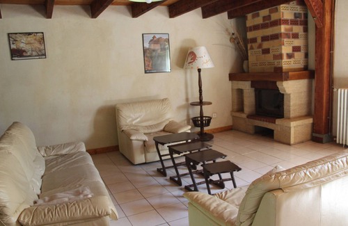Sarrazac House | Large 3* gite with indoor pool on the causse du Lot in the countryside.
