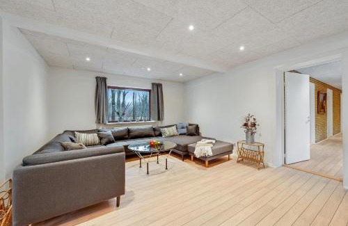 Bording House | Large 30-Person Holiday Home With Pool And Spacious Activity Room - 5000